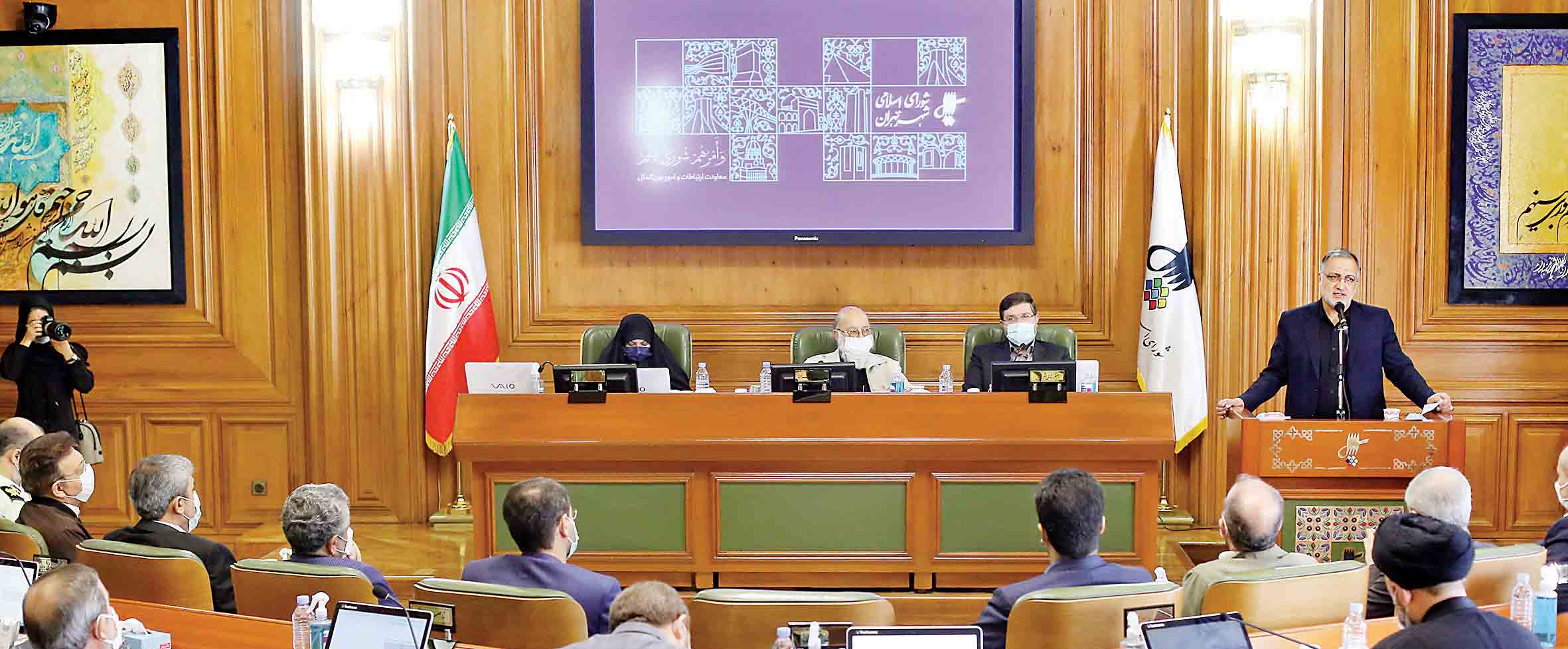 علیرضا زاکانی دیروز برای نخستین‌بار در قامت شهردار تهران به پارلمان شهری رفت