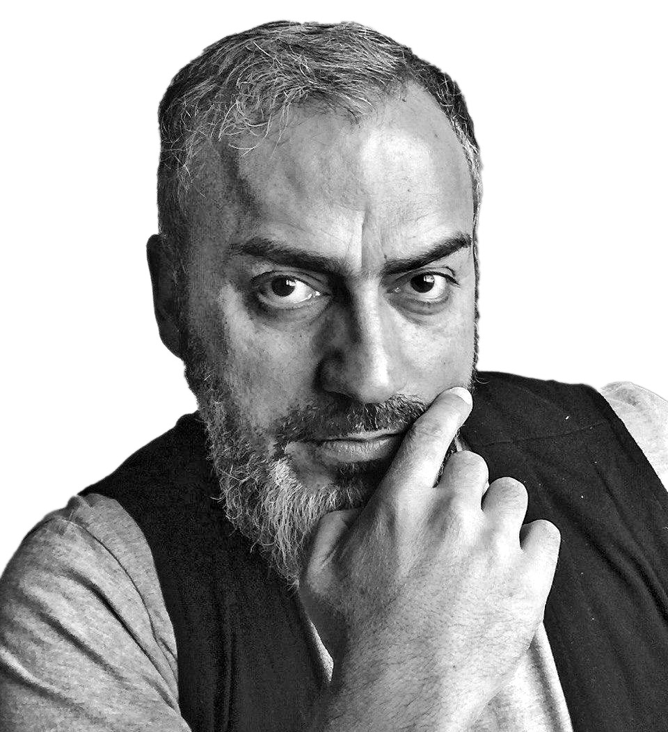 به گلگیر ماشین لگد بزنید