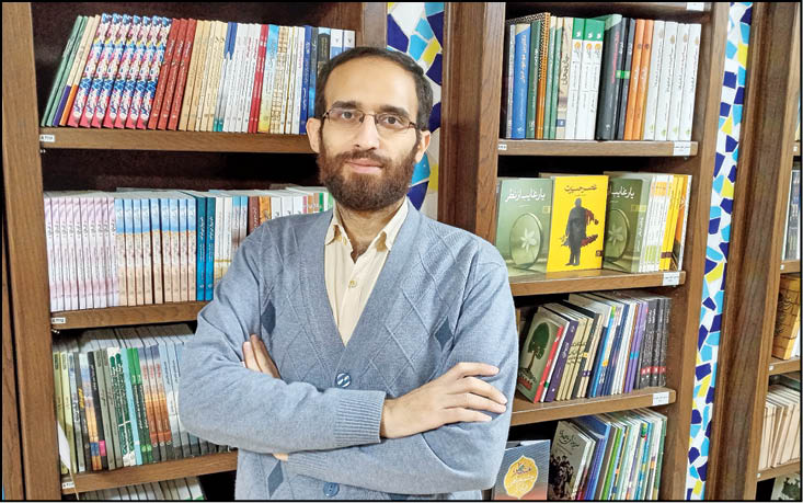 مرتضی اسدی، نویسنده کتاب شهدا از پرداختن صادقانه و هنرمندانه به زندگی آنها می‌گوید