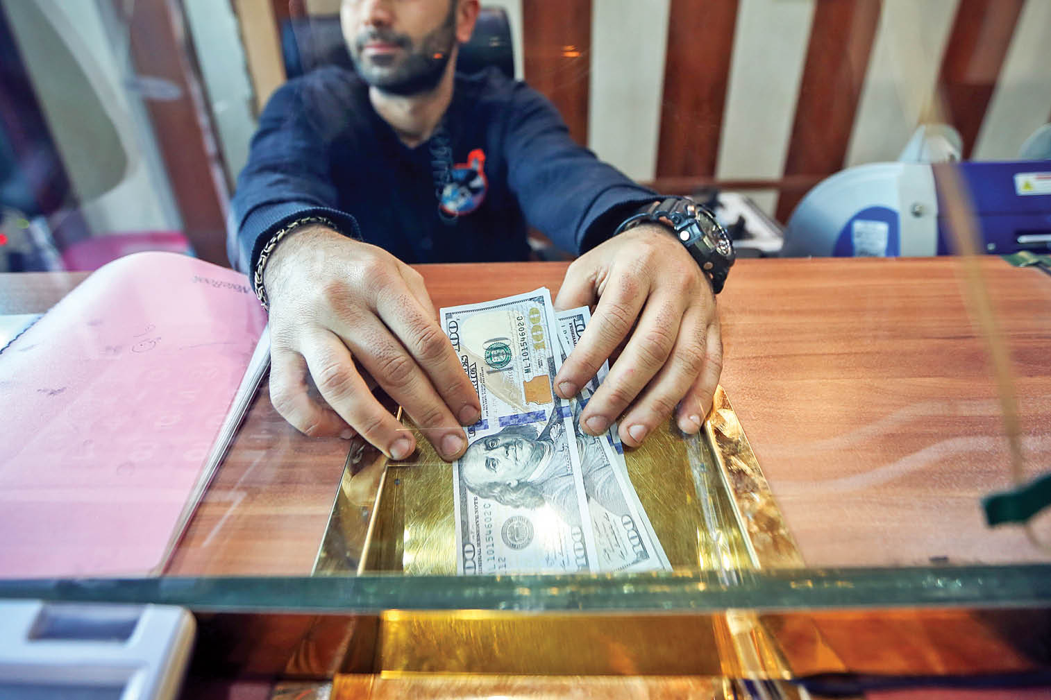 منع بانک‌ها از سرمایه‌گذاری در بازارهای ملک، ارز و طلا