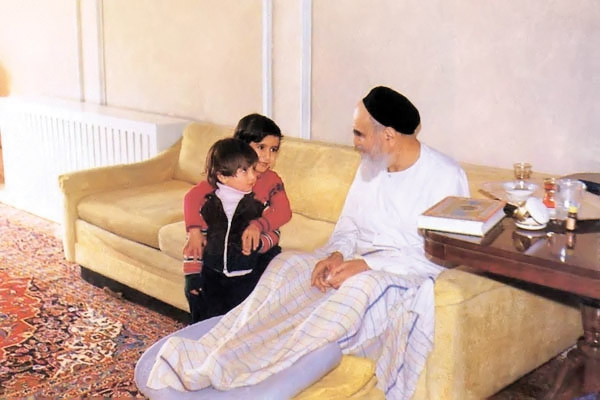 زیر سقف خانه امام‌ ره