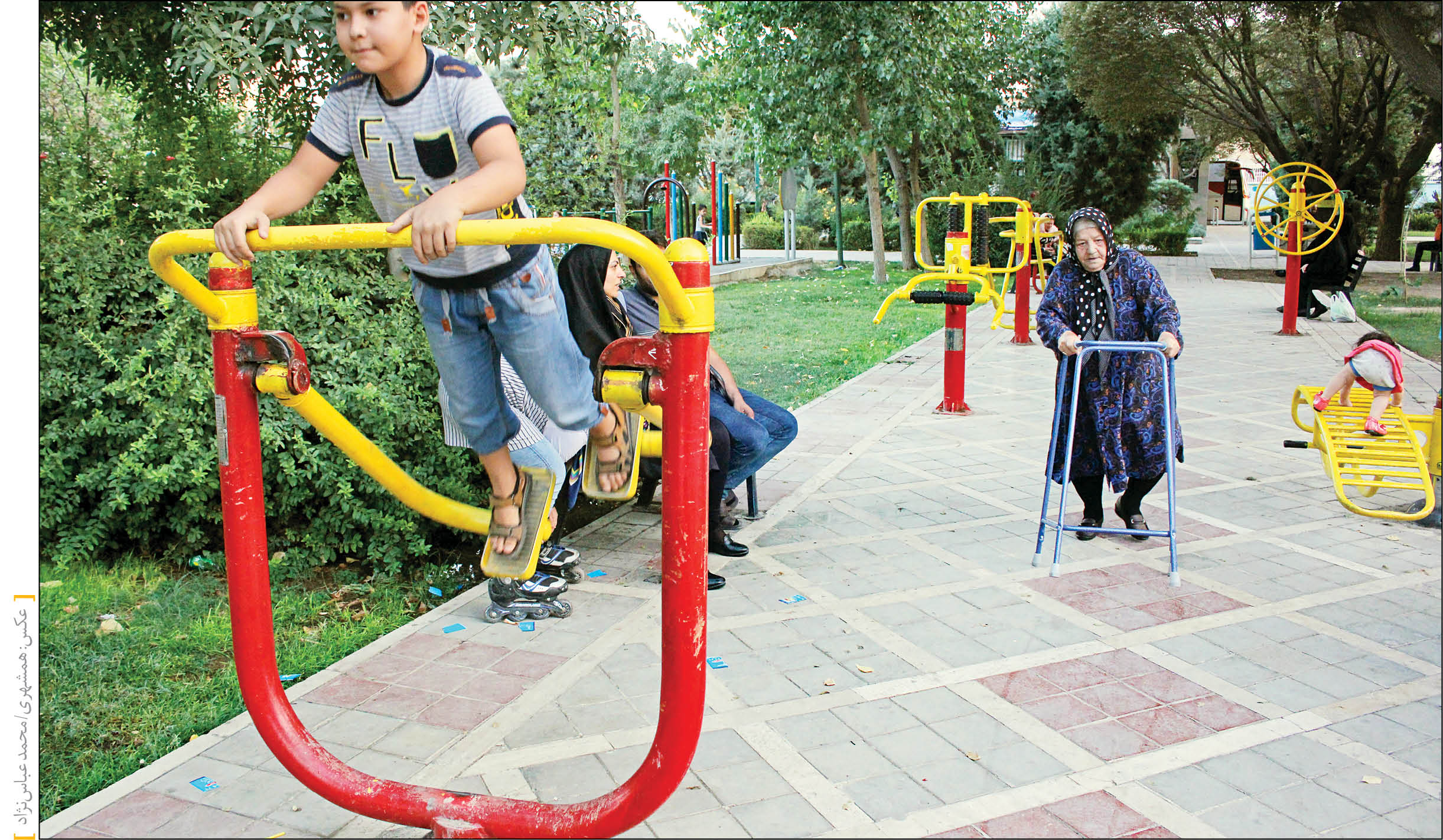 مراسم رونمایی و توزیع 800دستگاه ورزشی در مناطق 22گانه تهران در بوستان ولایت برگزار شد