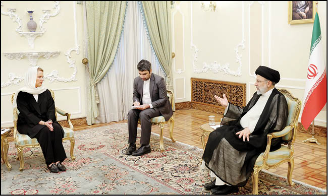 رئیسی در مراسم دریافت استوارنامه سفرای جدید تأکید کرد