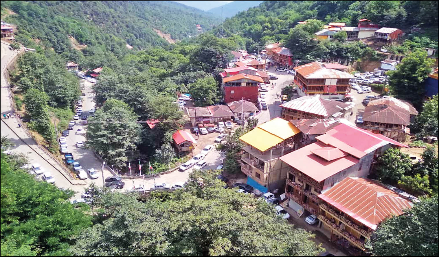 گلایه‌های اهالی دهکده چوبی