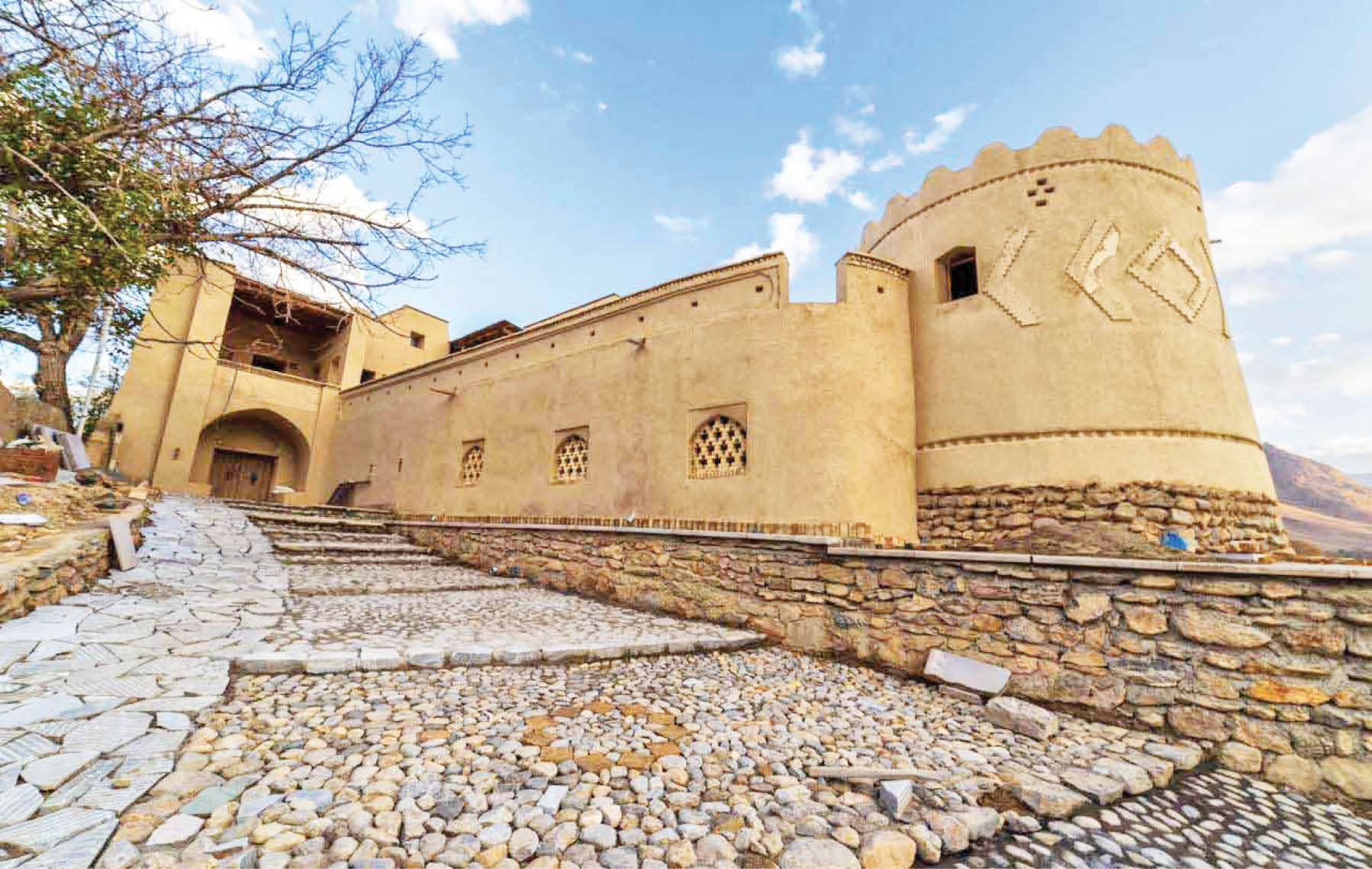 سرزمین گل‌های سرخ