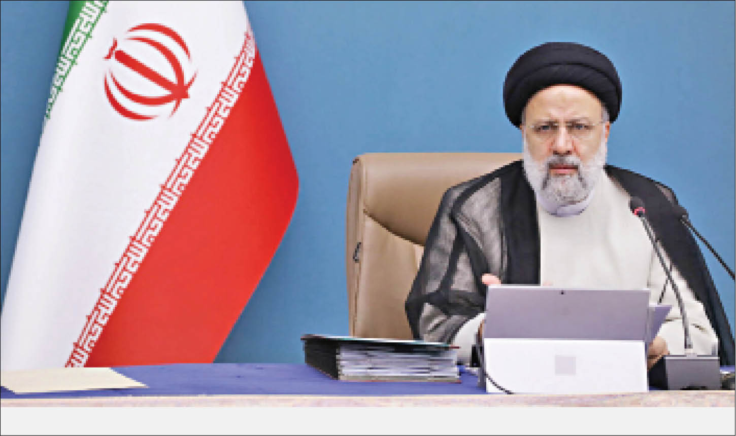 حضور مسئولان بین مردم گره‌های ذهنی را باز می‌کند