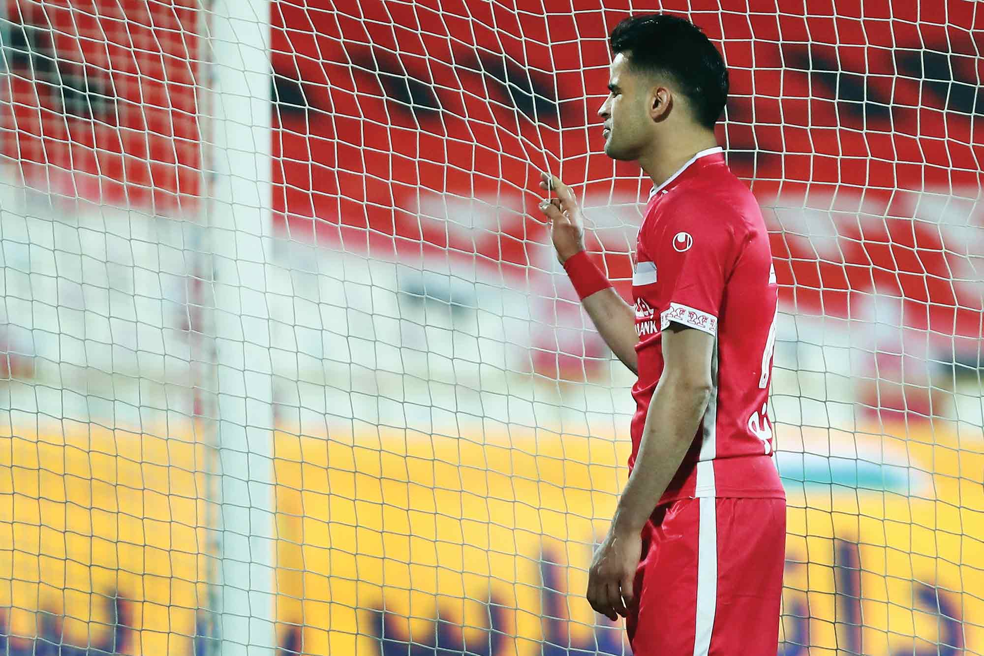 2 اختلاف عیسی با پرسپولیس