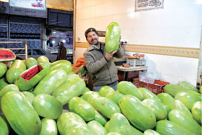 رونق بازار شب یلدا در کرمانشاه
