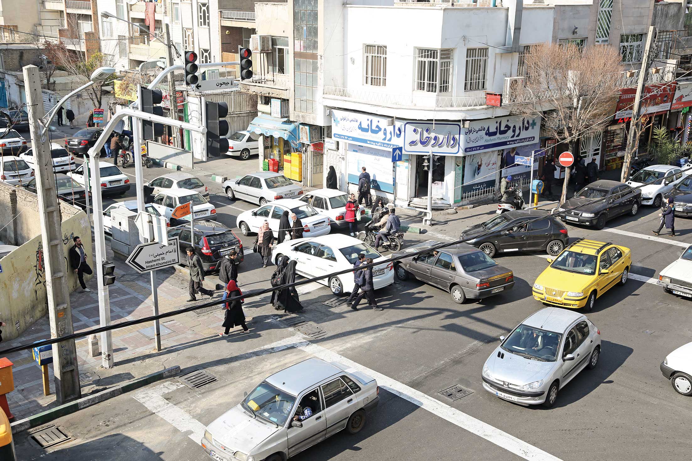 با پول یک جفت جوراب خانه می‌خریدیم
