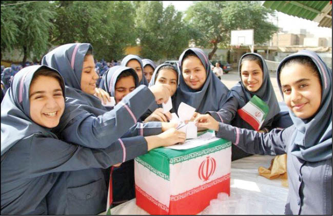 دانش‌آموزان منطقه ۴ بر کرسی شهردار مدرسه نشستند