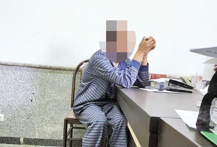 نوه خشمگین پس از قتل مادربزرگش به صحنه‌سازی‌ پرداخت و در مراسم ختم او شرکت کرد