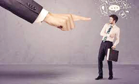 جنجال رئیس بی‌عاطفه