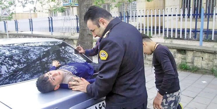 2مأمور پلیس، فرشتگان نجات 2کودک