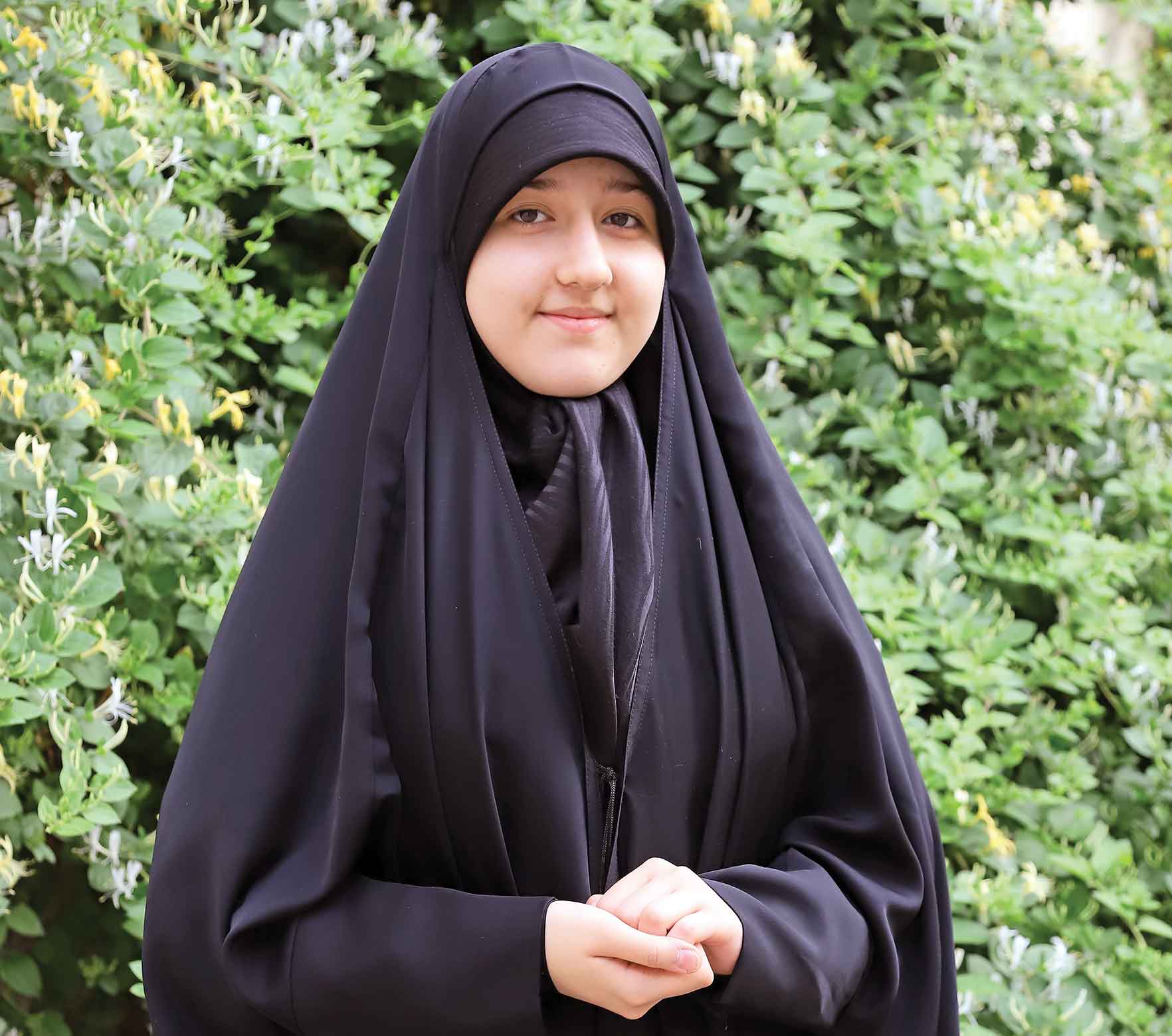 «نیلوفر پوربابا » با گنجینه ادبی‌اش همه را میخکوب مشاعره خود می‌کند