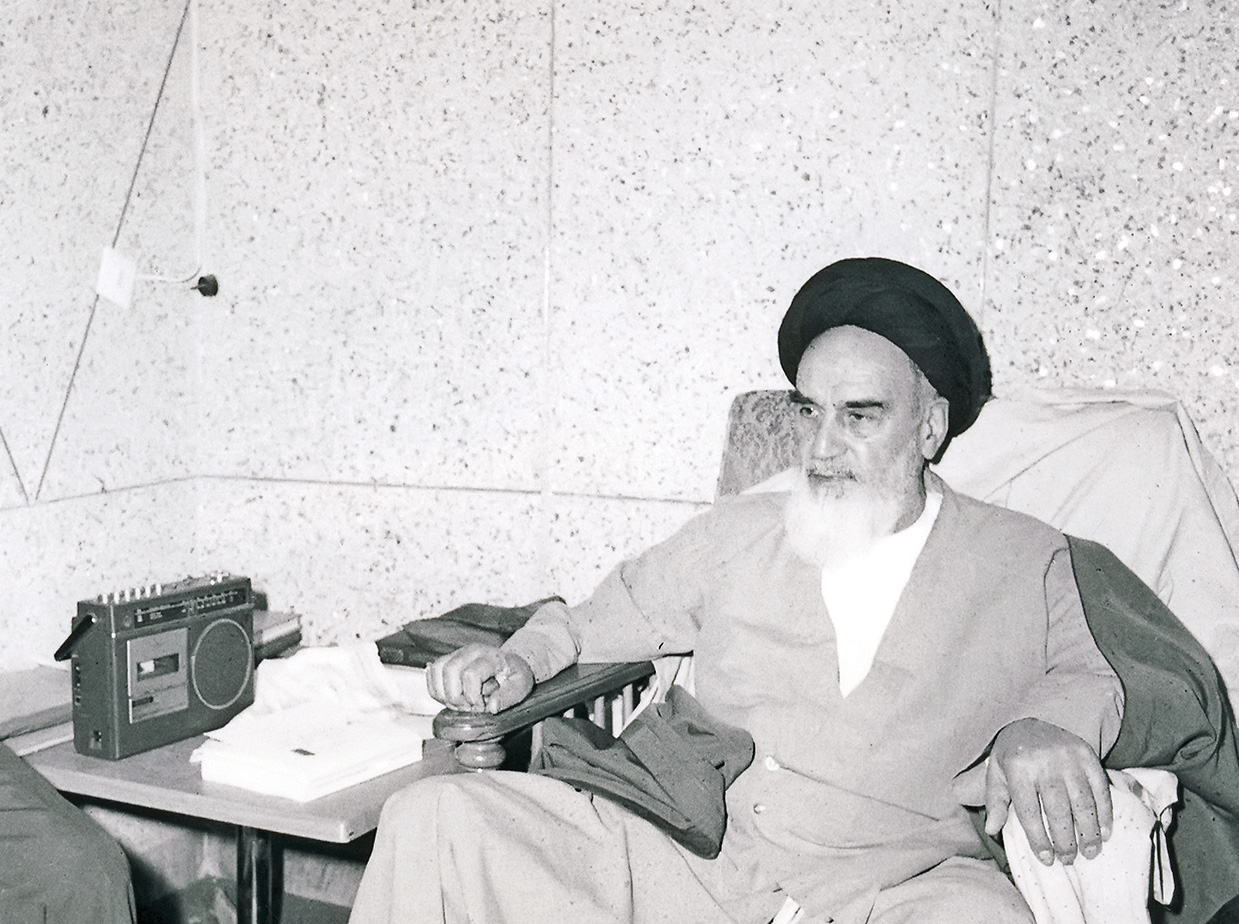پیگیری مستمر اخبار و مسائل روز داخلی و خارجی