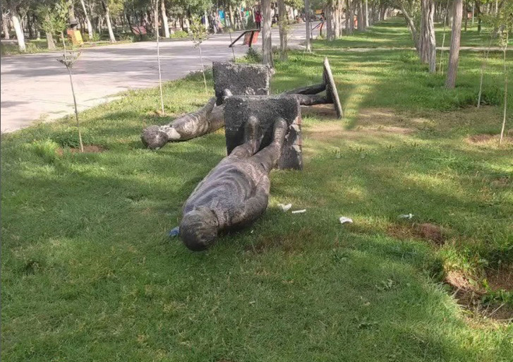 مجسمه 300کیلویی جان کیارش را گرفت