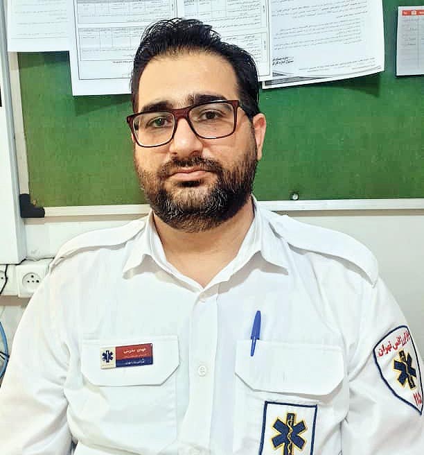 تکنسین اورژانس از امدادرسانی به مرد حادثهدیده میگوید