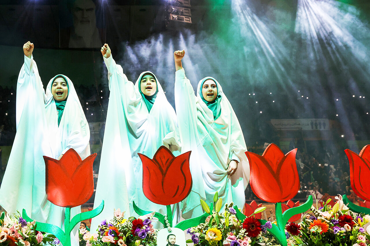 اجتماع بزرگ دختران انقلاب