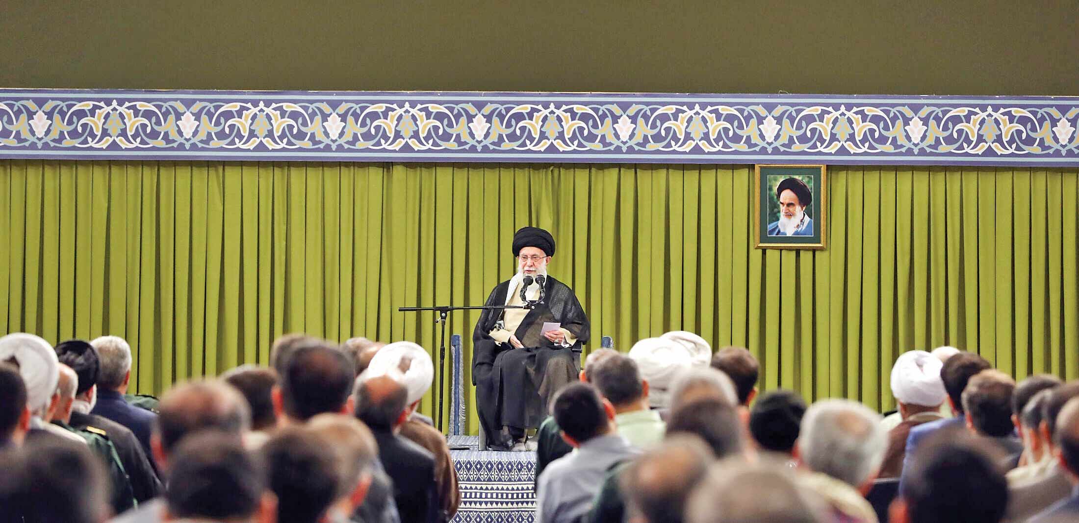 رهبرمعظم انقلاب در دیدار دست‌اندرکاران برگزاری دومین کنگره ملی شهدای همدان مطرح کردند