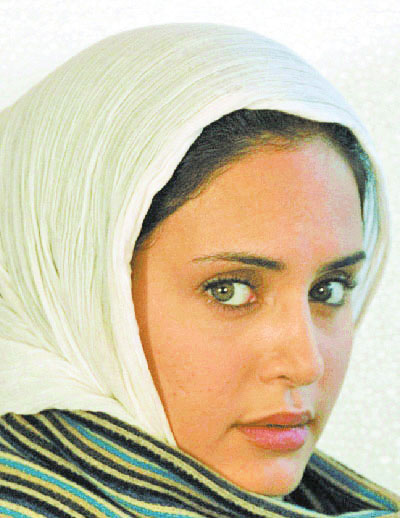 الناز شاکردوست روی صحنه می‌رود