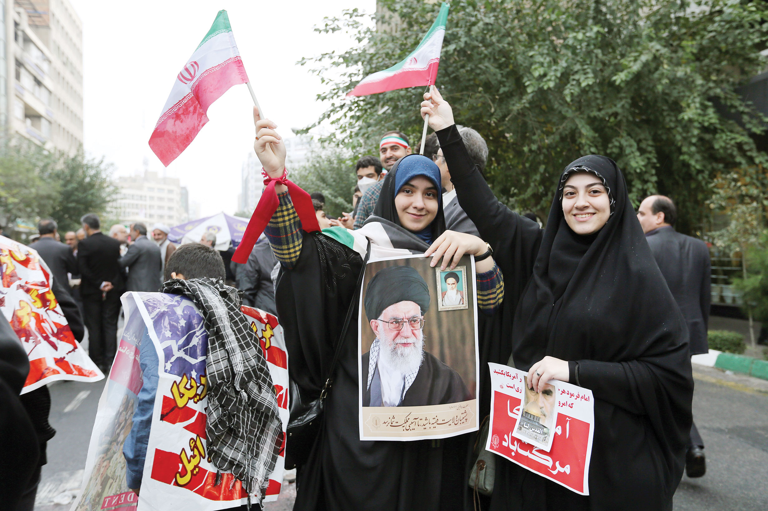 همراهی با دانش‌آموزان در 13آبان