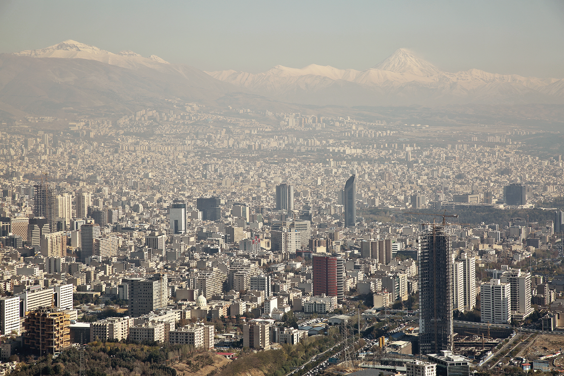 تهران گرفتار دود