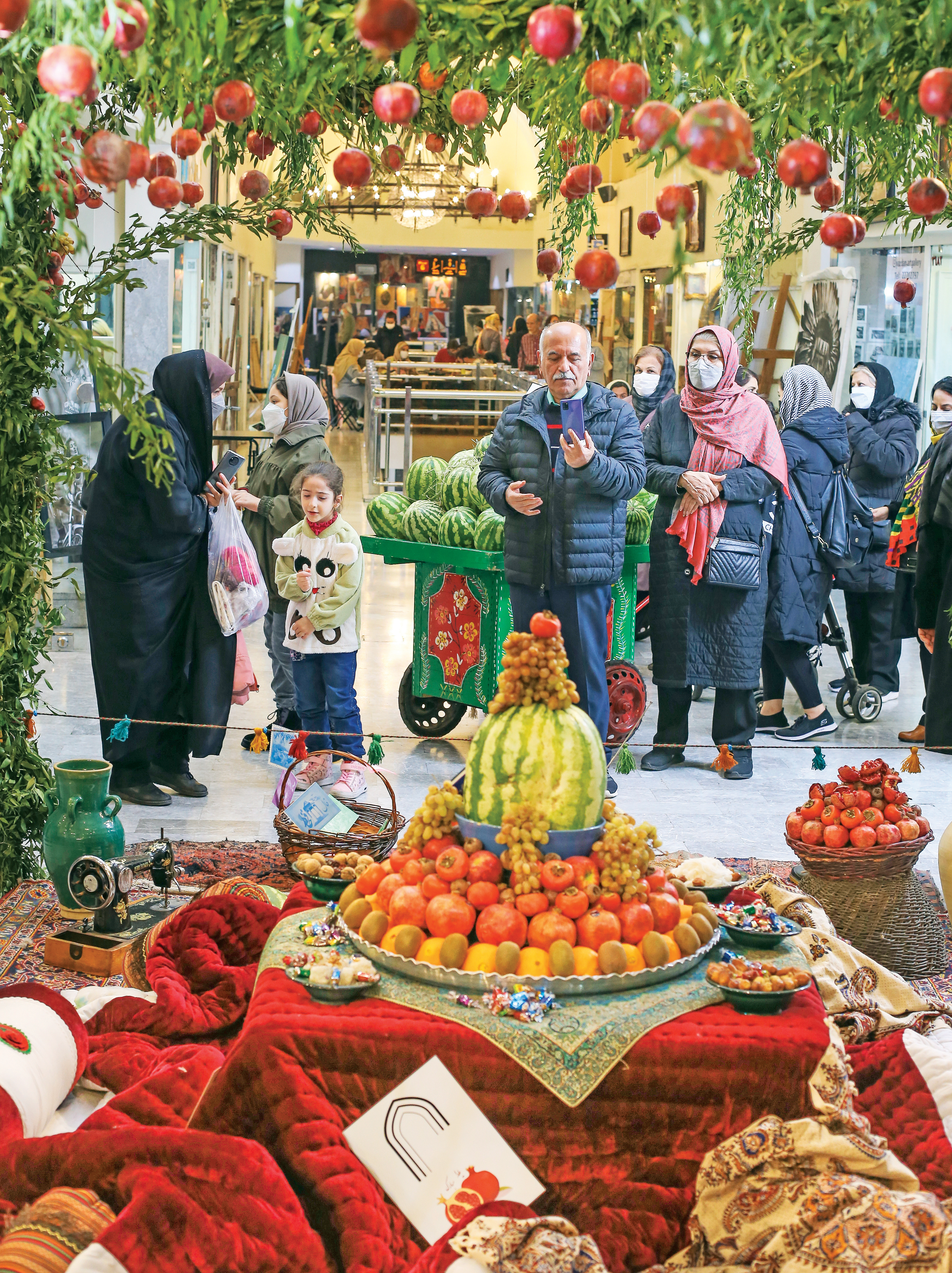 یک راهنمای جمع و جور برای تفریح و خورد وخوراک در شب یلدا