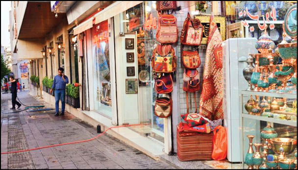 برق میناکاری پشت ویترین‌ها
