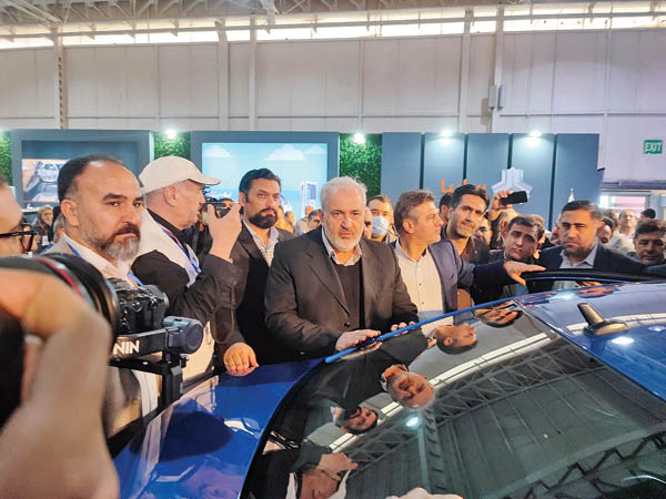 قیمت خودروهای برقی کاهش می‌یابد
