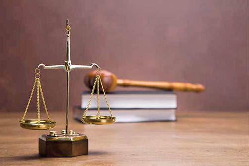 وکیل مدنی چه‌کسی است؟
