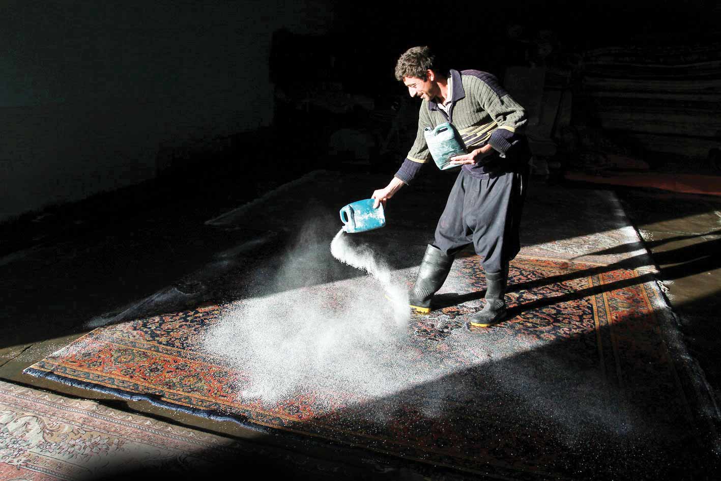 گفت‌وگو با حسین بیدآبادی کارشناس قالیشویی