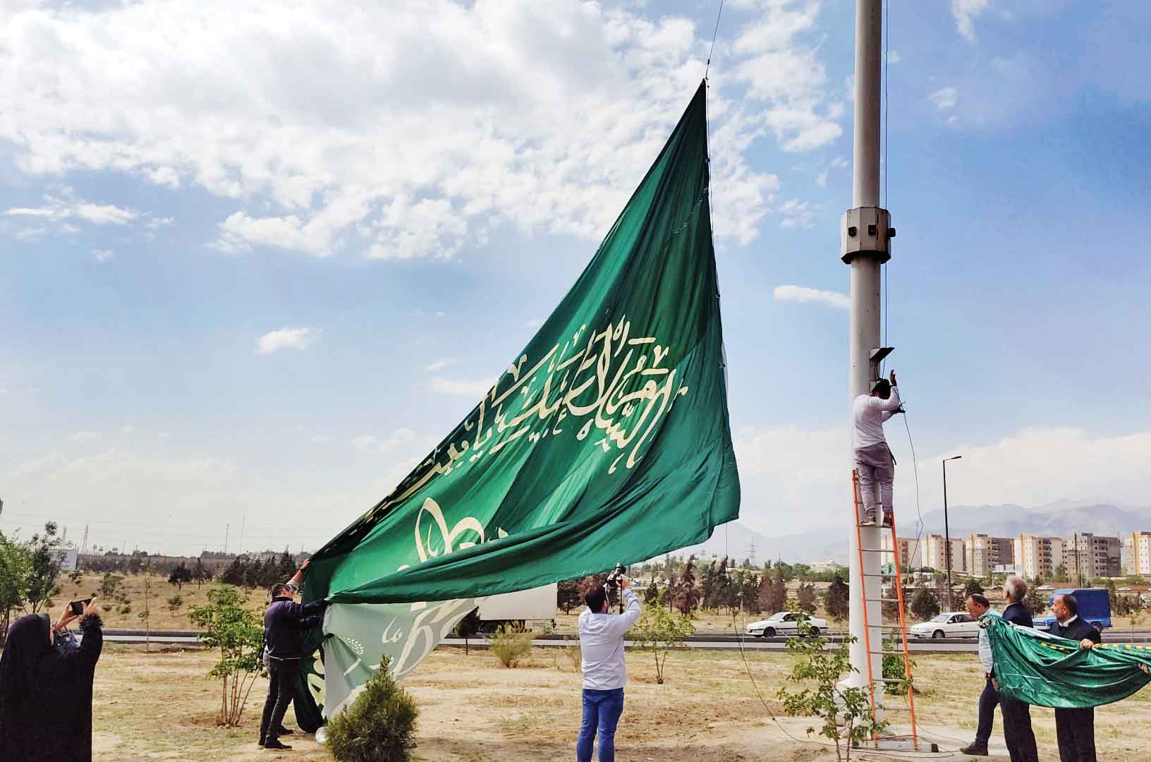 اهتزاز پرچم رضوی در پایتخت