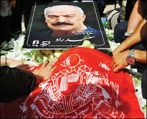 پرچم پرسپولیس بر مزار سعید راد