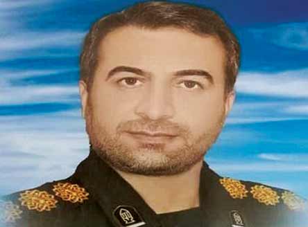 قاتلی با چاقوی دسته‌زرد