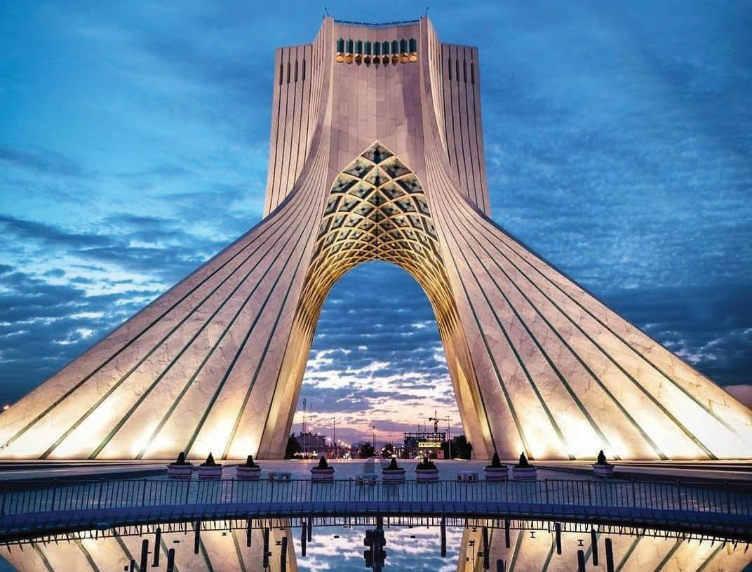 نماد کهنسال تهران