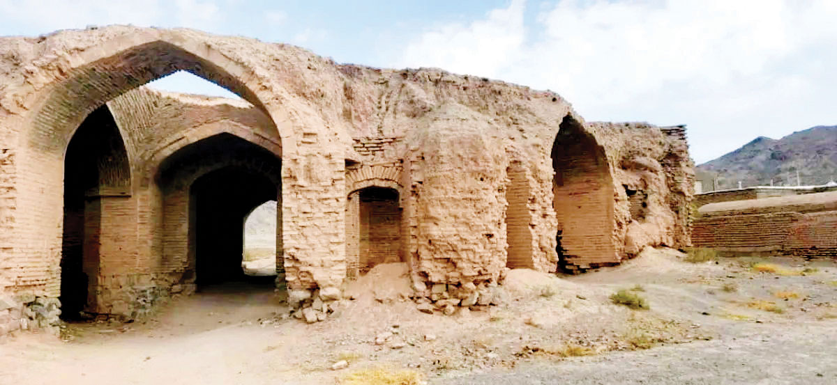 2کاروانسرای مهم سمنان زباله‌دان شدند