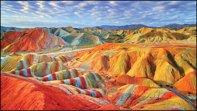 سرزمین خاک‌های رنگین