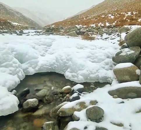 پل یخی طبیعی در لاله‌زار ‌