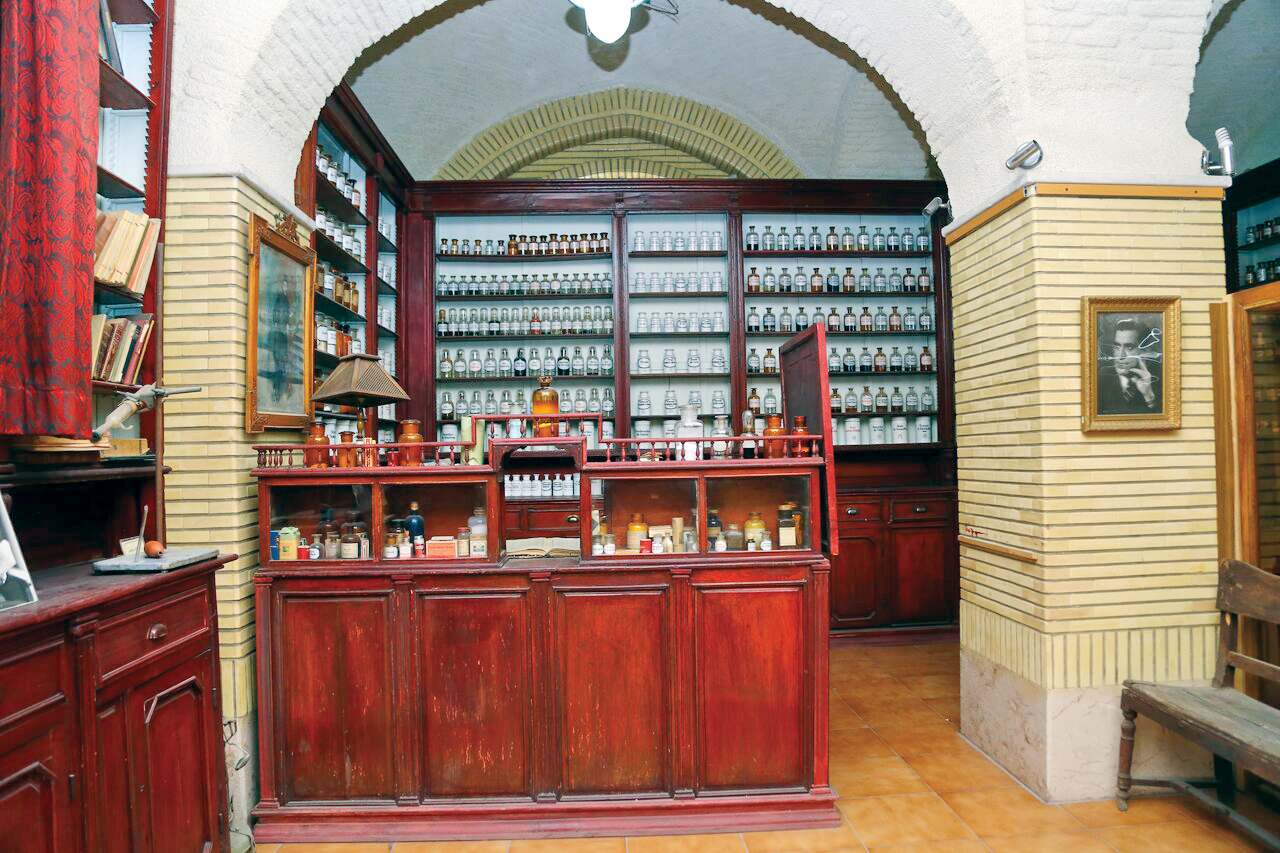 اولین داروخانه تهران