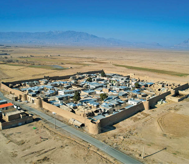 دولت‌آباد تنها روستای قلعه‌ای ایران