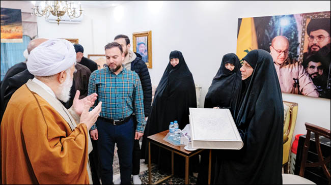 دیدار نماینده رهبرمعظم‌انقلاب با خانواده‌های فرماندهان شهید حزب‌الله