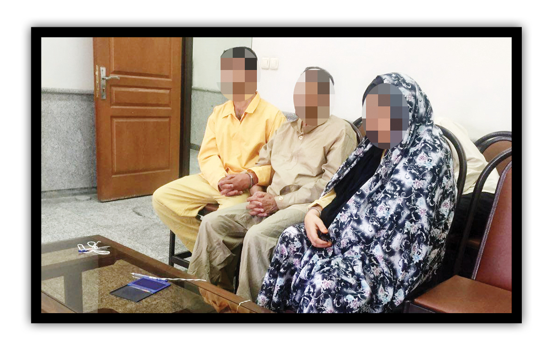 2مرد و یک زن در پارک نقشه جنایت کشیدند، غافل از اینکه مردی پشت شمشادها فالگوش ایستاده است