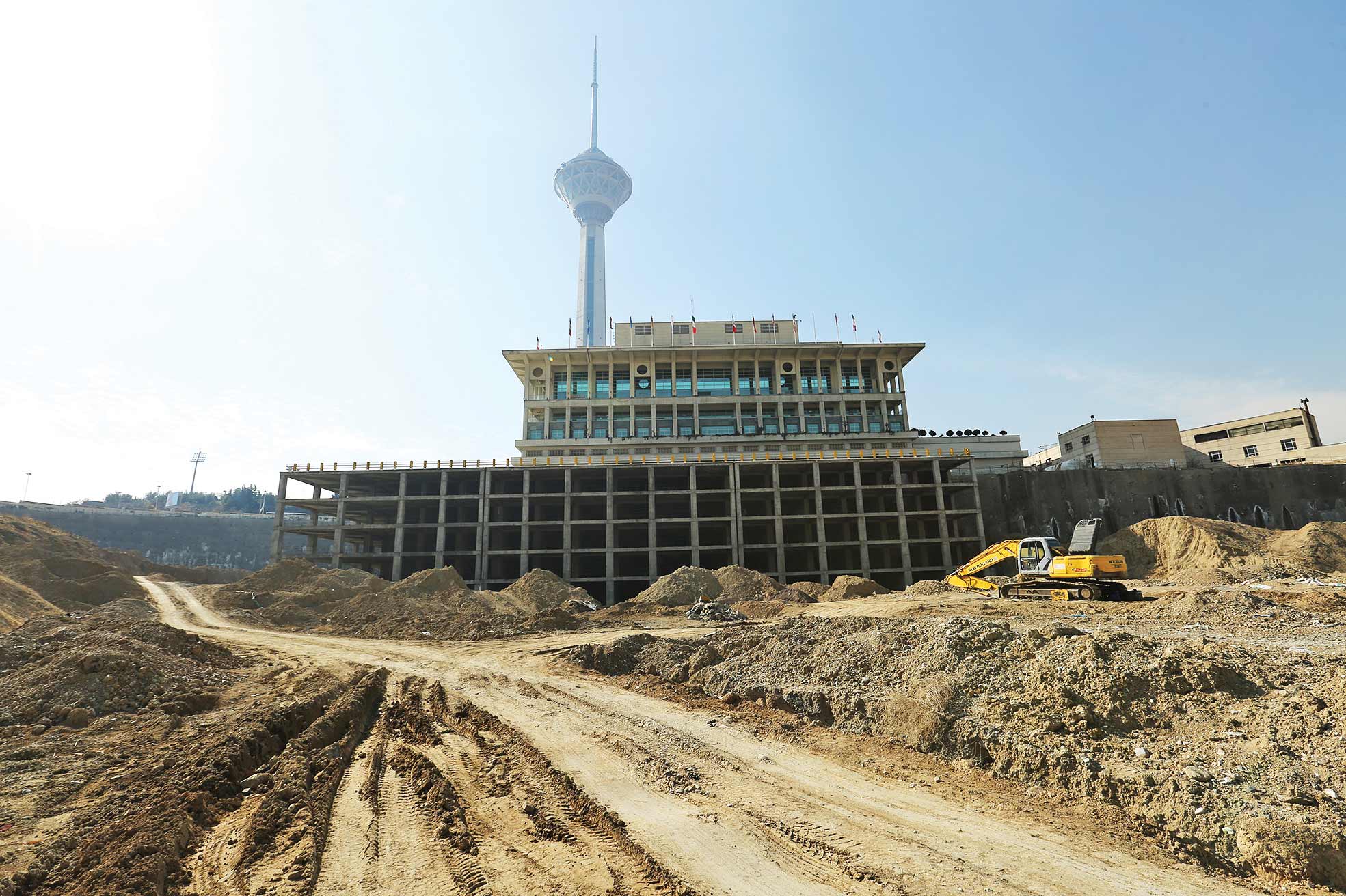 بازپس‌گیری محوطه برج میلاد