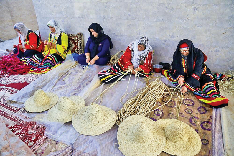 حصیربافی در روستای ملی حصیر