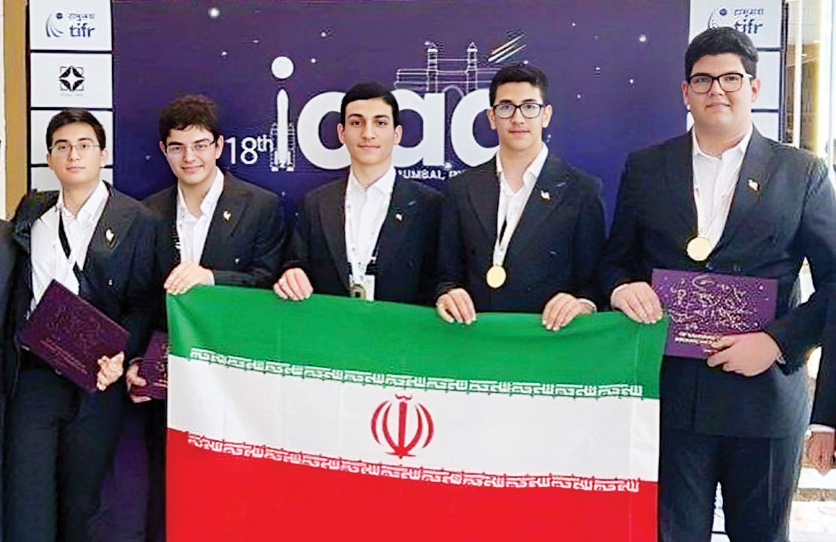 5ستاره طلا بر دوش ایران