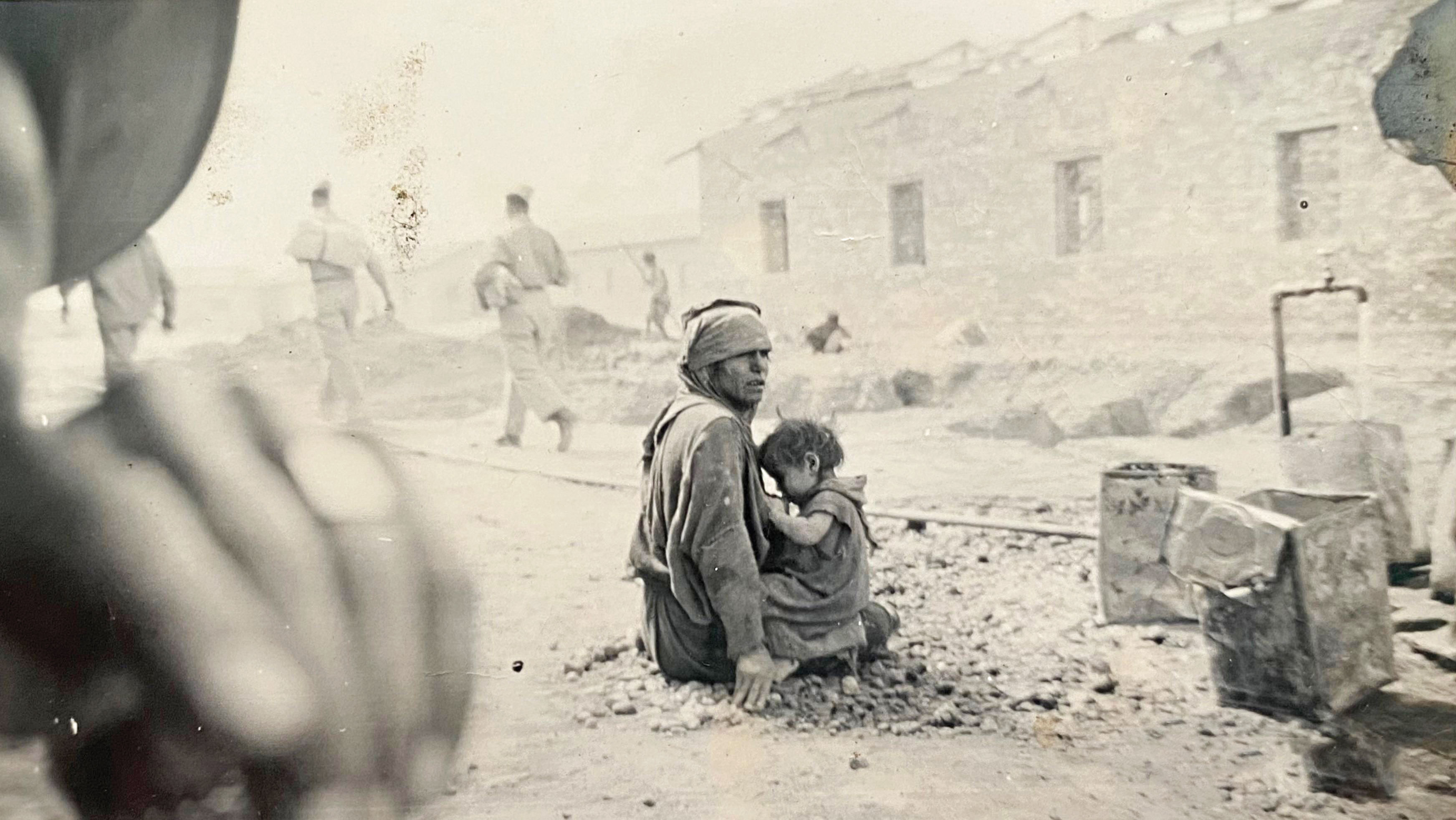 مادر و کودک ایرانی در جنگ جهانی دوم