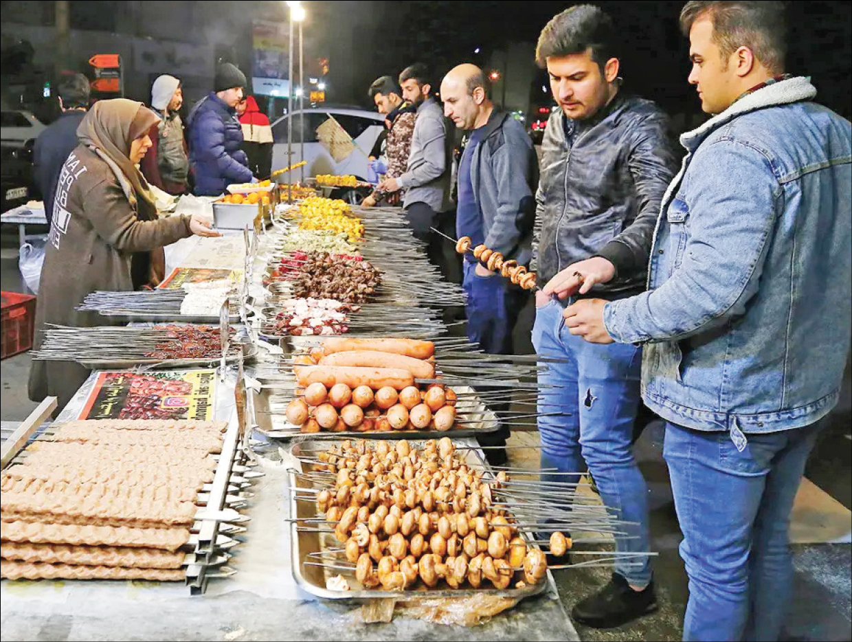 لذیذترین غذاهای ایرانی و فرنگی در این خیابانها عرضه میشود