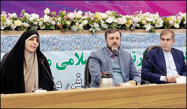 شهردار منطقه۸ «جایزه صلح» گرفت