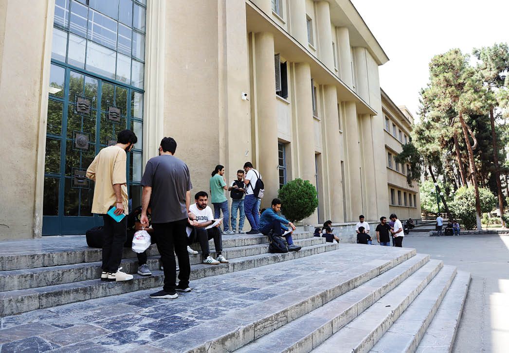 خداحافظی با 800 برنامه درسی