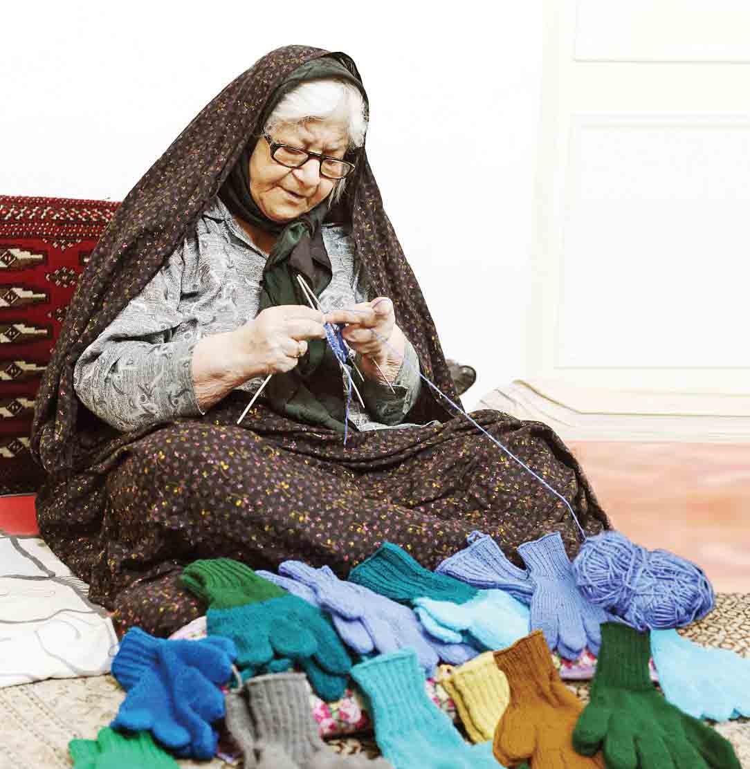 ننه عصمت؛ مادر دستکش‌های گرم